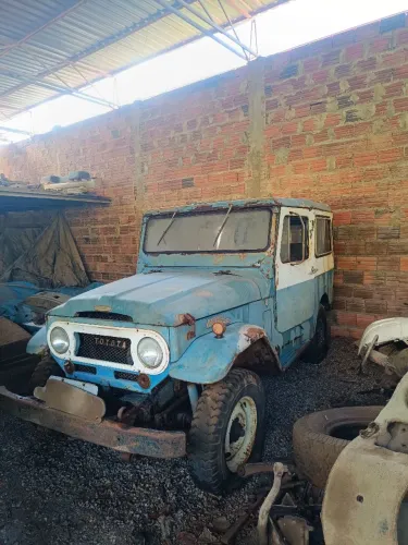 Toyota Band.Jipe Cap.de Aço Chas. Curto Diesel 1965