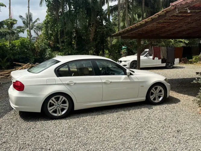 BMW 320I A 2011