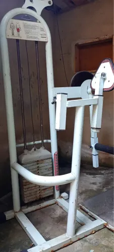 Máquina de Glúteo (Coice) Profissional - Usada