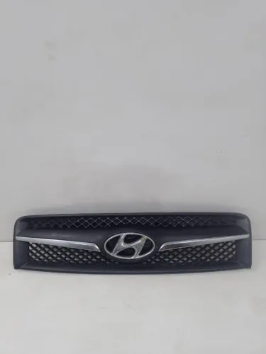 Grade Tucson com Detalhe no Emblema