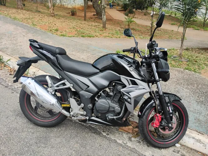 Moto semi nova tudo pago Dafra 300 2019