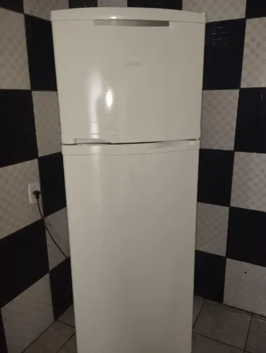 Geladeira Consul Biplex.
