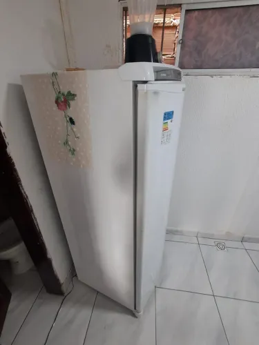 Vendo uma geladeira em estado de nova