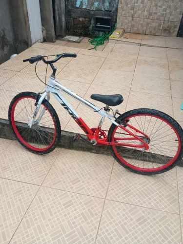 Vendo bicicleta ( bike), com ou sem as rodinhas, 550 sem e 650 com as rodas