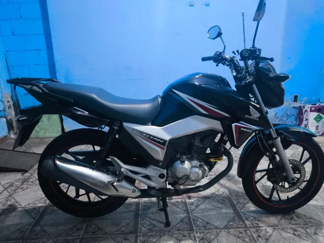 Titan 160 EX, a top de linha 