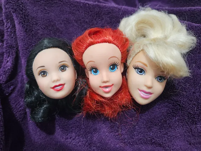 3 cabeças de bonecas princesas disney