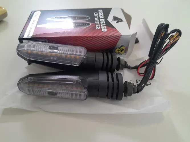 Par piscas em led - encaixe universal