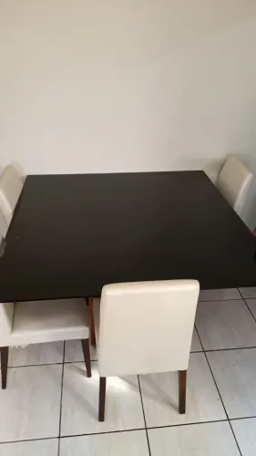 Mesa de Jantar com Tampo de Vidro Temperado Preto e 8 Cadeiras