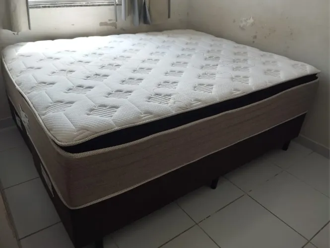 Cama Queen 5 meses de uso