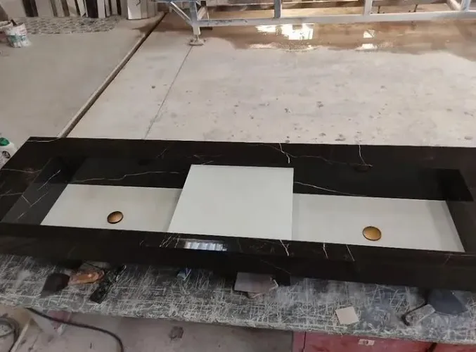 Faço Bancadas em porcelanato, e granito. *