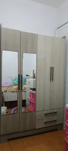 Vendo guarda-roupa 4pts
