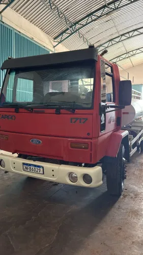 Caminhão 1717 Pipa