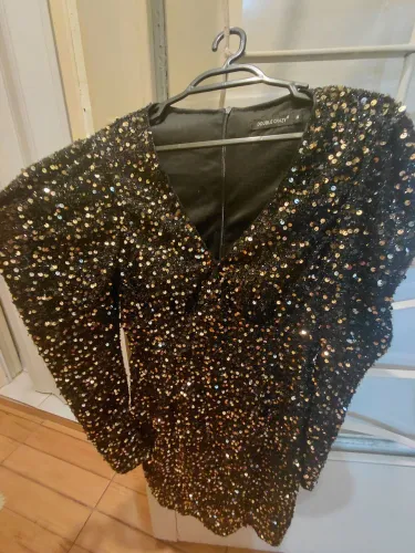 Vestido curto de manga comprimento pre de festa