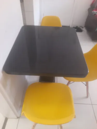 Excelente Mesa de Jantar ,CompactaModerna,Granito,3 Lindas Cadeiras, para Pessoa Exigente