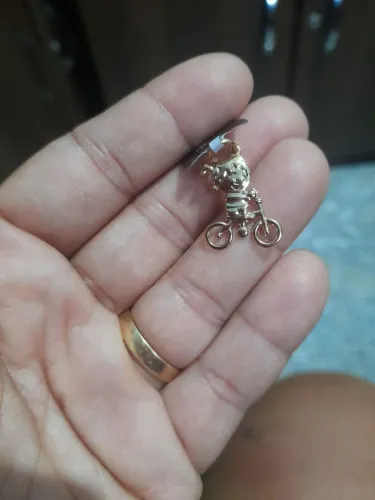 Pingente Rommanel menina na bicicleta
