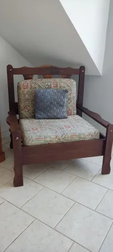 Poltrona madeira embuia maciça