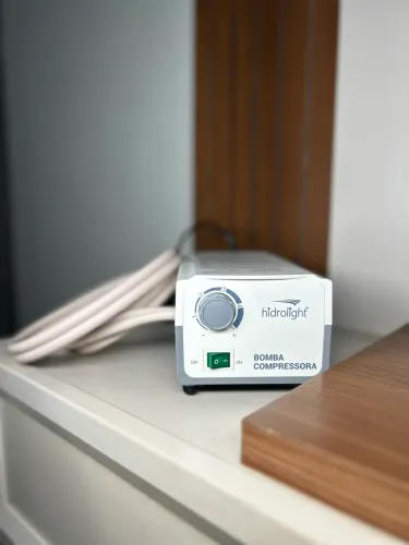 COLCHÃO PNEUMÁTICO HOSPITALAR HIDROLIGHT COM BOMBA COMPRESSORA