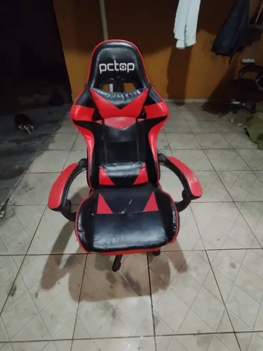 Cadeira Gamer PCTop Preta e Vermelha - Com Almofadas / Regulagem de Altura