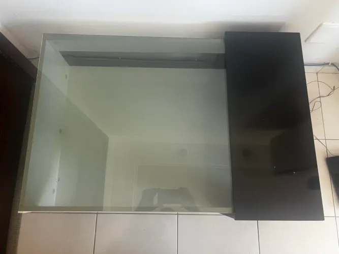 Mesa de centro com tampo de vidro pra sala de estar