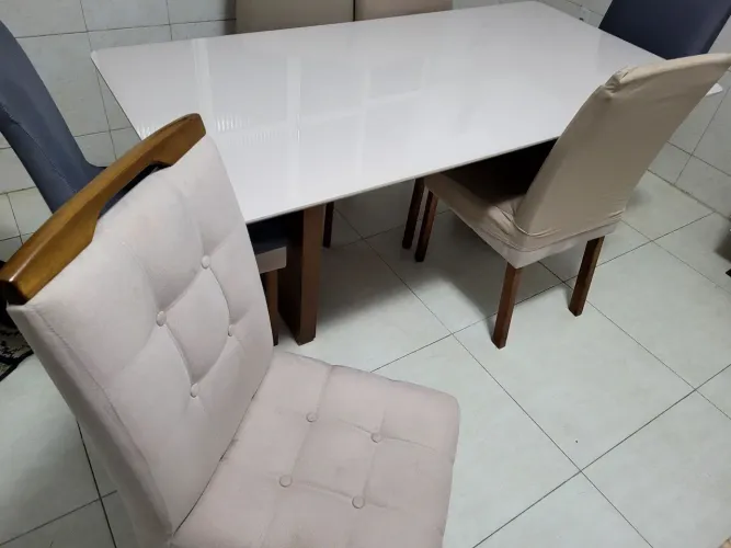 Mesa com 6 cadeiras