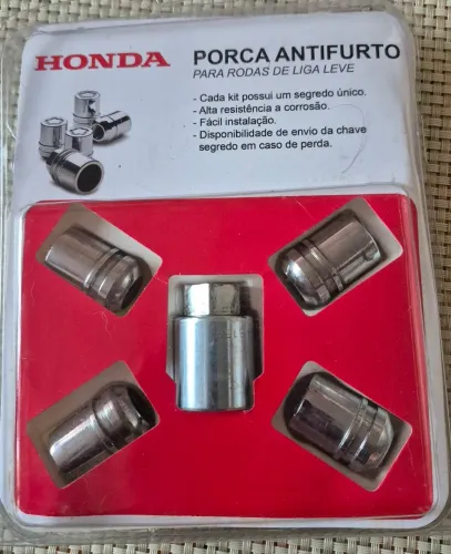 Tapete bandeja para Honda hrv 2025 e um jogo de porca antifurto.