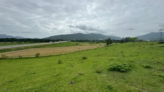 Área com 2.200m² em Alto Biguaçu próximo ao contorno viário