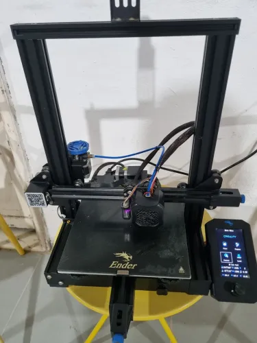 Impressoras 3D Ender 3 V2 com nivelamento automático!