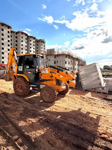 RETROESCAVADEIRA LOCAÇÃO 