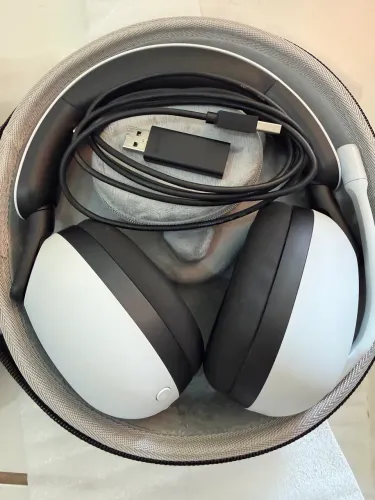 Sony H9 Inzone com case