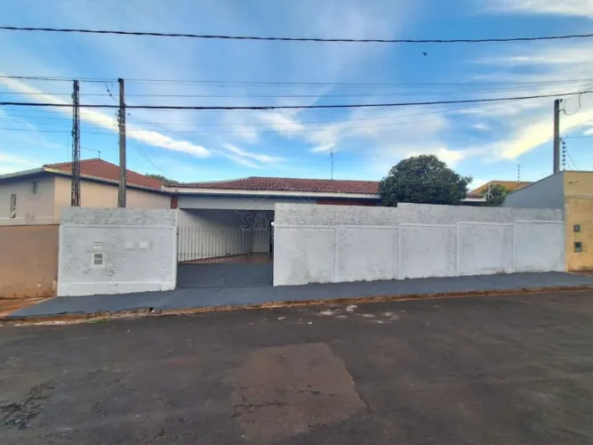 Locação de Casas / Padrão na cidade de Araraquara