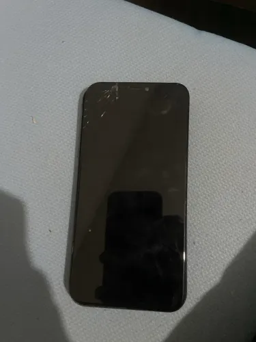 Celular iPhone 11 com placa estragada não liga