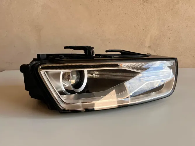 Farol do Audi Q3