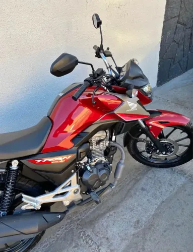 Vendo Titan 160 2025 nova único dono