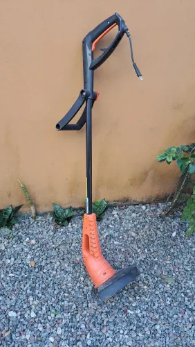 Aparador de grama Tramontina ,pouco usado  funcionando  perfeitamente 