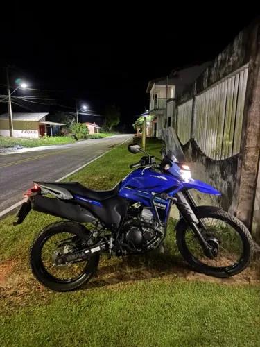 Vende-ser XTZ250 Lander 2023/2024.