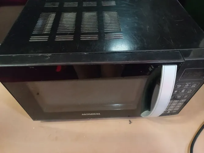 Micro-ondas seminovo com defeito no botão de iniciar