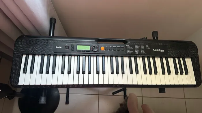 TECLADO MUSICAL CASIOTONE Ct- S200Bkc2- Br NA COR PRETA COM SUPORTE