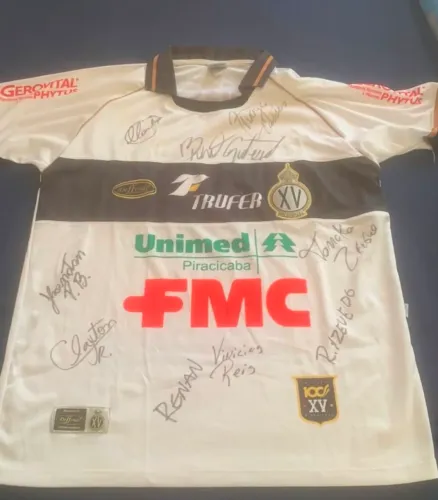 Vende-se camisa do XV de Piracicaba 2013 centenarioa e foi lançada no ano de 2013, em