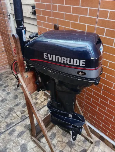 Motor de popa 15 HP segundo dono usado apenas em água doce