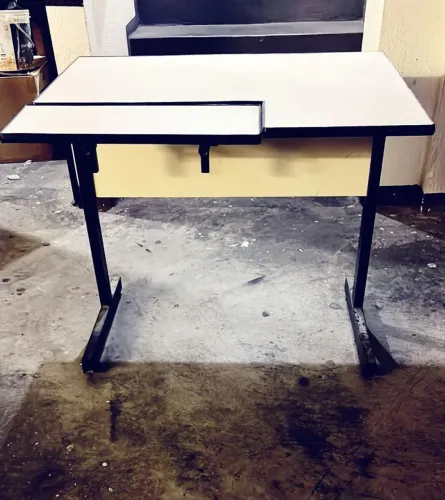 Mesa para Computador em L com Prateleira Retrátil | Home Office | Estrutura Metálica