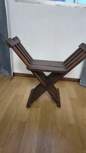 2 Banquetas tipo cadeira em madeira, dobrável, antiga , de Minas Gerais