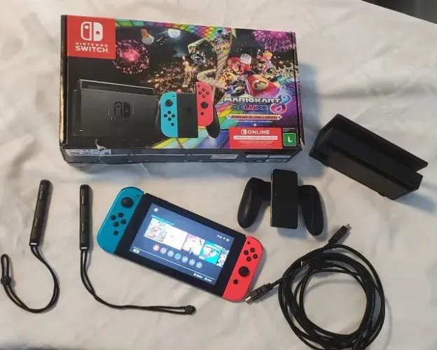 Nintendo Switch Neon Azul e Vermelho + Caixa + Todos os Acessórios