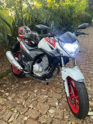 Vendo ou troco por moto financiada para eu assumir as parcelas