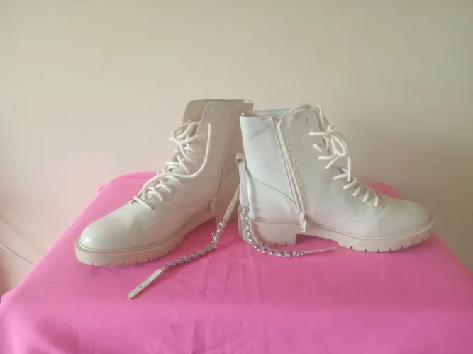 Bota, Arezzo, bem conservada 