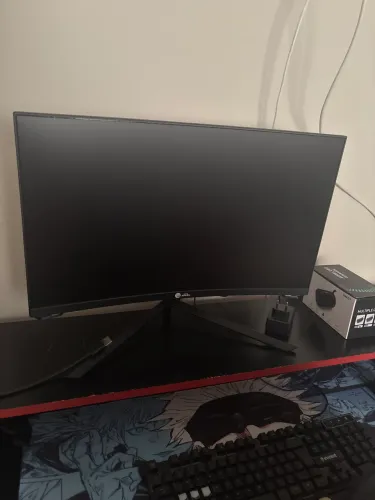 Monitor Curvo 180 hz 24?