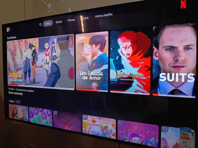 Vendo TV Samsung smart 55" Cristal UHD seminova 