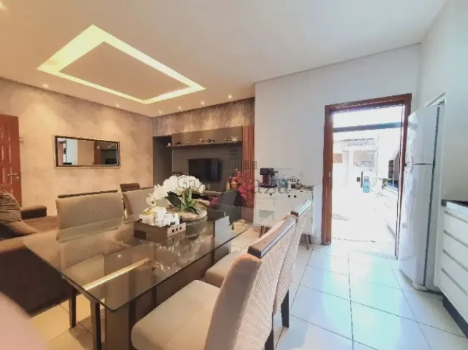 Casa - Vila Branca - Jacareí - 3 Dormitórios - 85m².
