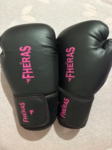 luva de boxe fheras 12oz preta com detalhes em rosa