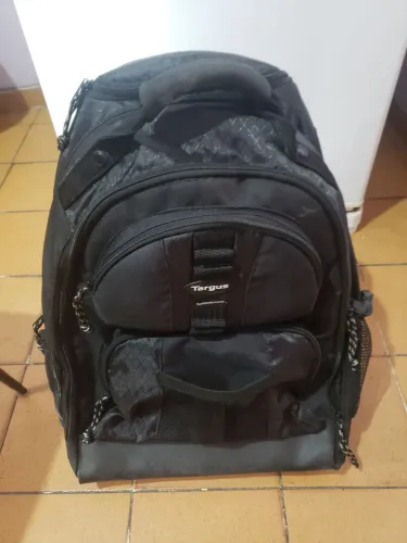 Mochila Targus zerada com rodinhas