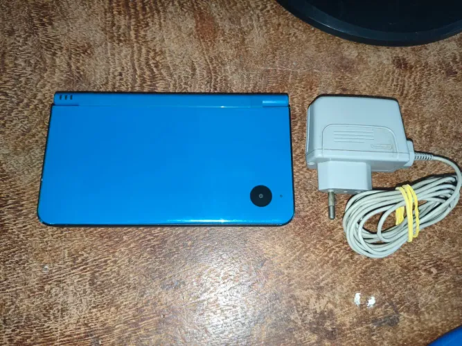 Nintendo Dsi Xl Com Detalhe na Tela
